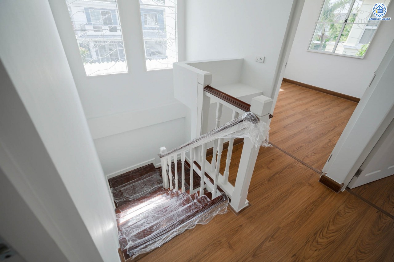 บ้านมือสองตกแต่งใหม่ โครงการ ชลลดา วัดลาดปลาดุก คุณภาพระดับ L&H บนเนื้อที่ 53.5 ตร.ว. ฟังก์ชัน 3 ห้องนอน 2 ห้องน้ำ 2 ที่จอดรถ บนทำเลศักยภาพ เพียง 15 นาทีถึง เซ็นทรัลเวสท์เกต ใกล้รถไฟฟ้าสายสีม่วง "สถานีคลองบางไผ่"